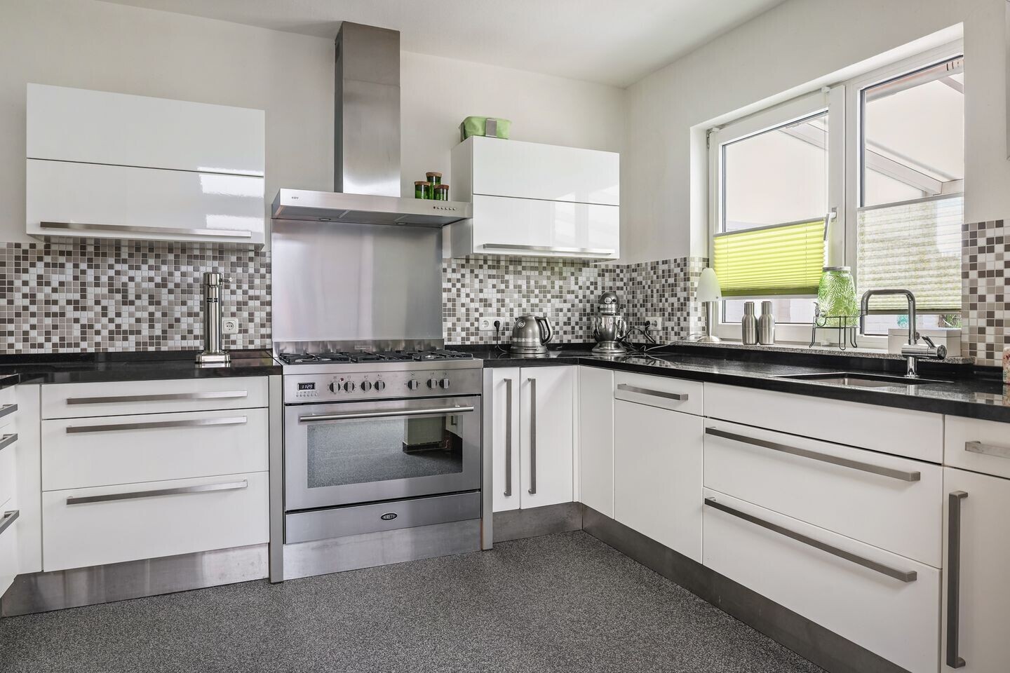 Hoekwoning te koop: Margrietstraat 65, Landgraaf