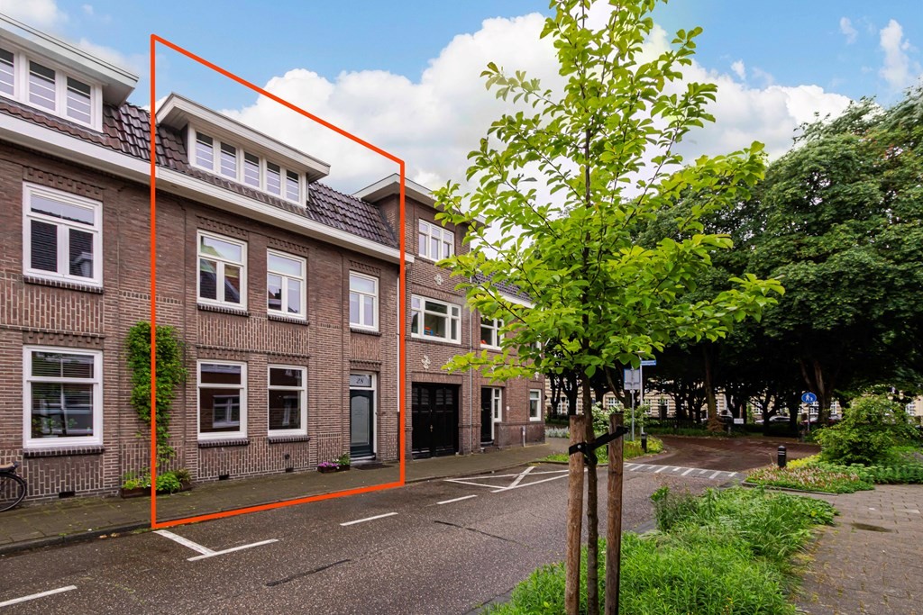Tussenwoning te koop: Ambachtsstraat 28, Heerlen