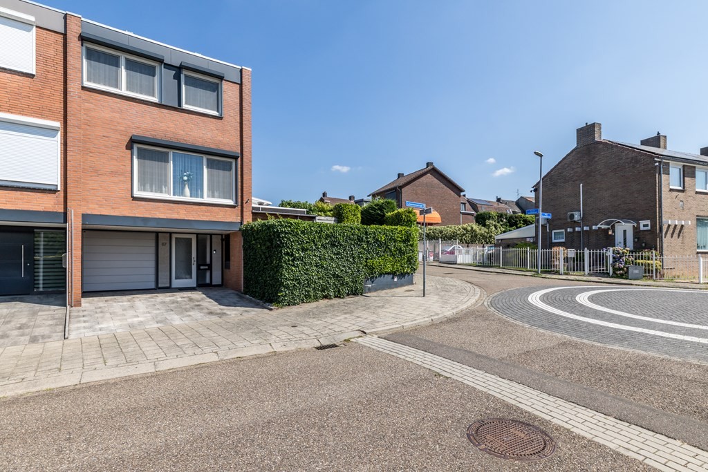 Hoekwoning te koop: Leienhoesstraat 67, Heerlen