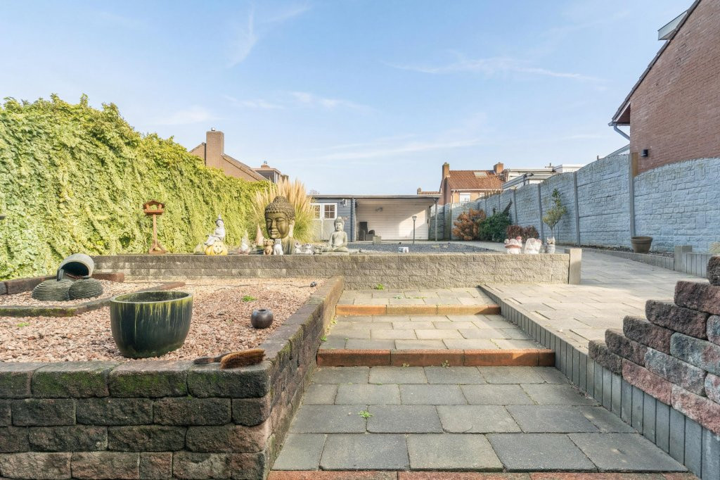 Hoekwoning te koop: Van Limburg Stirumstraat 23, Heerlen