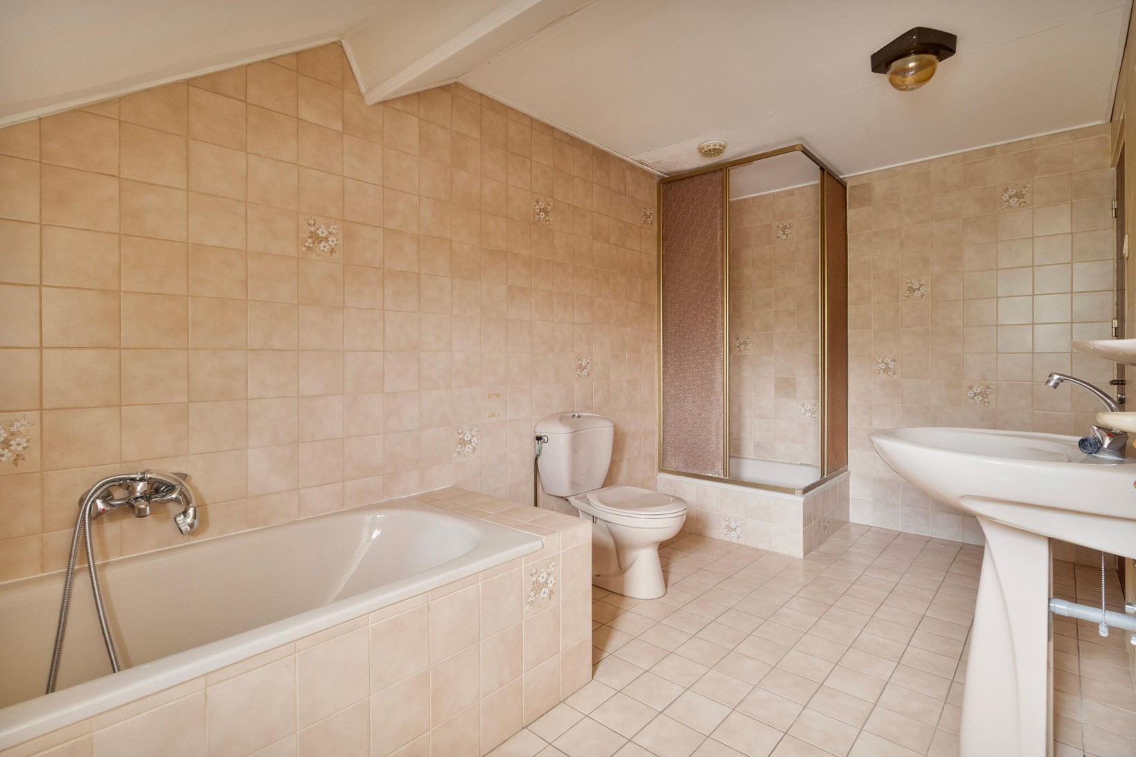 Hoekwoning te koop: Sint Barbarastraat 112, Heerlen