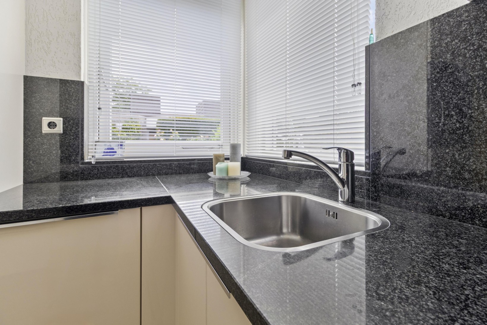 Tussenwoning te koop: Harriët Freezerstraat 36, Heerlen