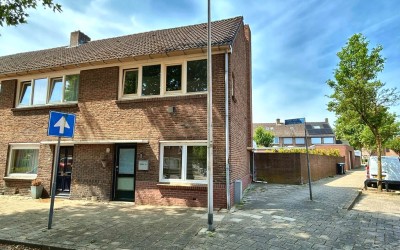 Karel van den Oeverstraat 2