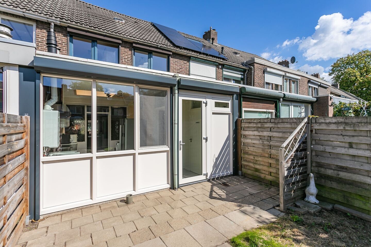 Tussenwoning te koop: De Genestetstraat 10, Heerlen