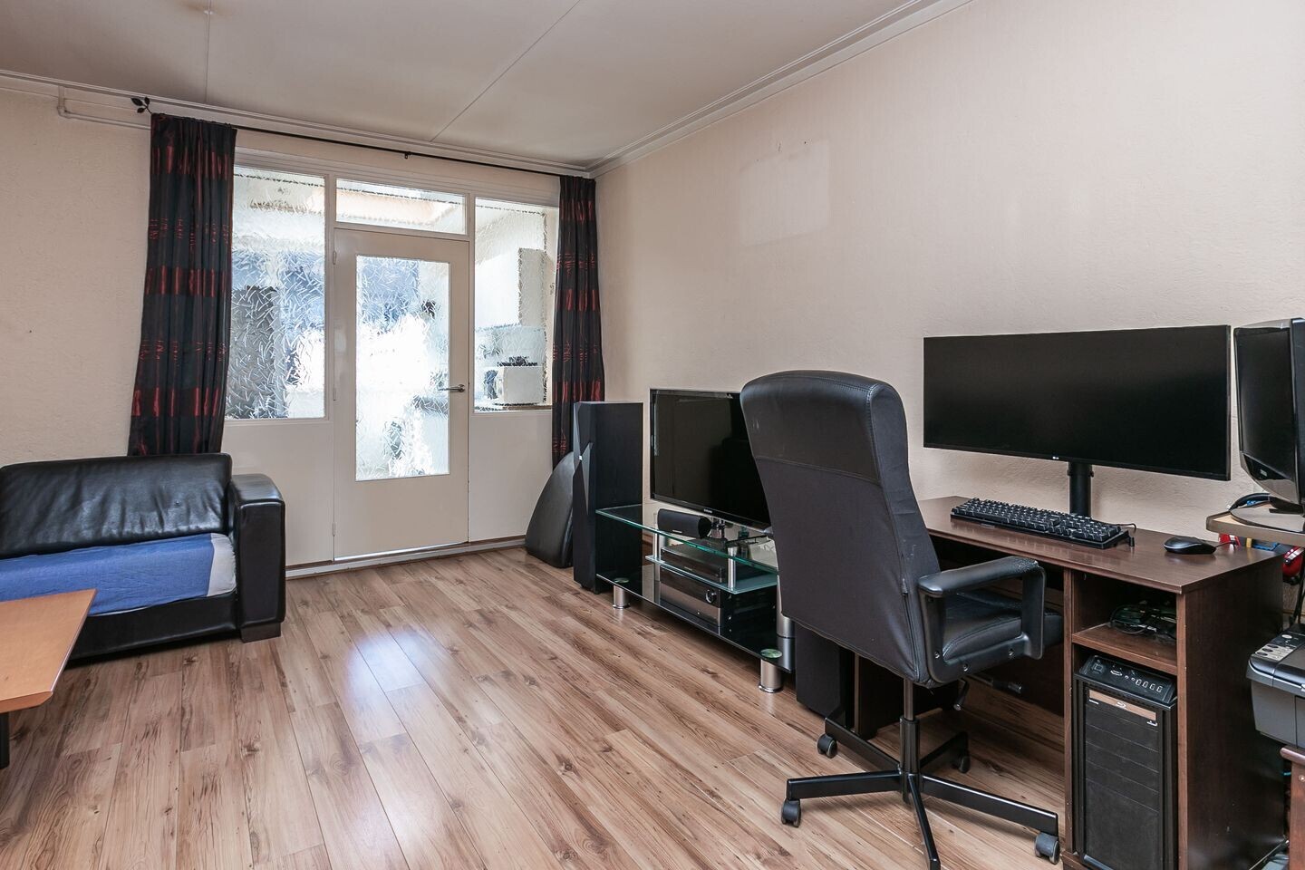 Tussenwoning te koop: De Genestetstraat 10, Heerlen