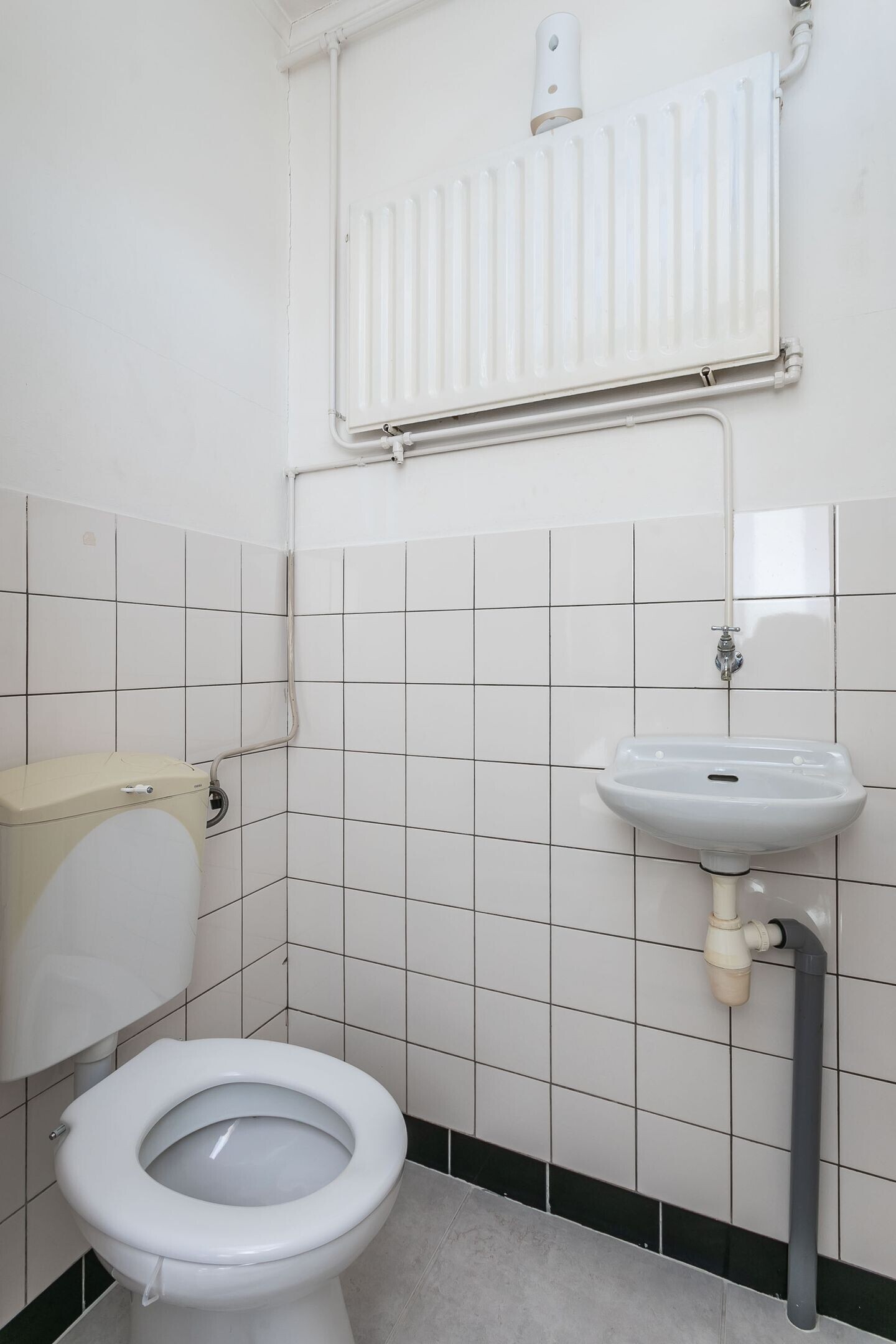 Tussenwoning te koop: De Genestetstraat 10, Heerlen