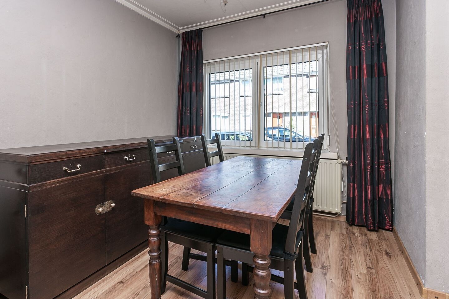 Tussenwoning te koop: De Genestetstraat 10, Heerlen