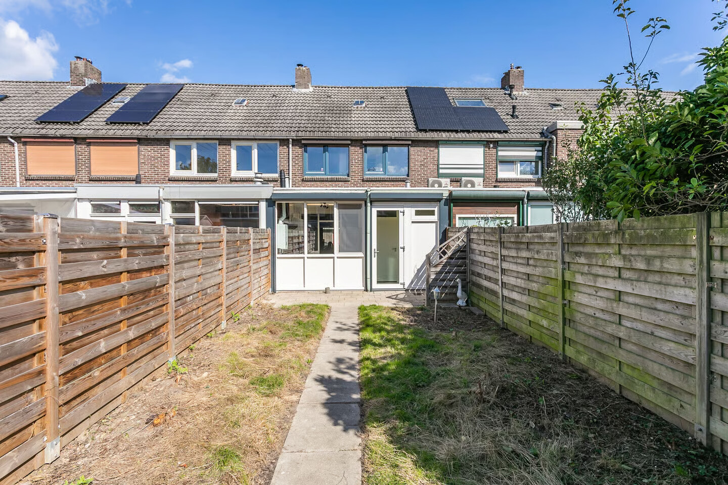 Tussenwoning te koop: De Genestetstraat 10, Heerlen