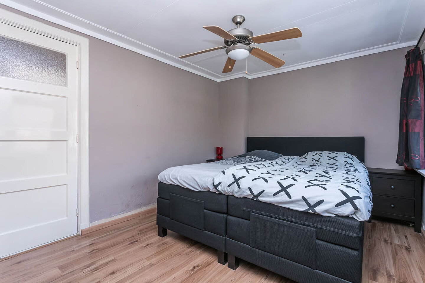 Tussenwoning te koop: De Genestetstraat 10, Heerlen