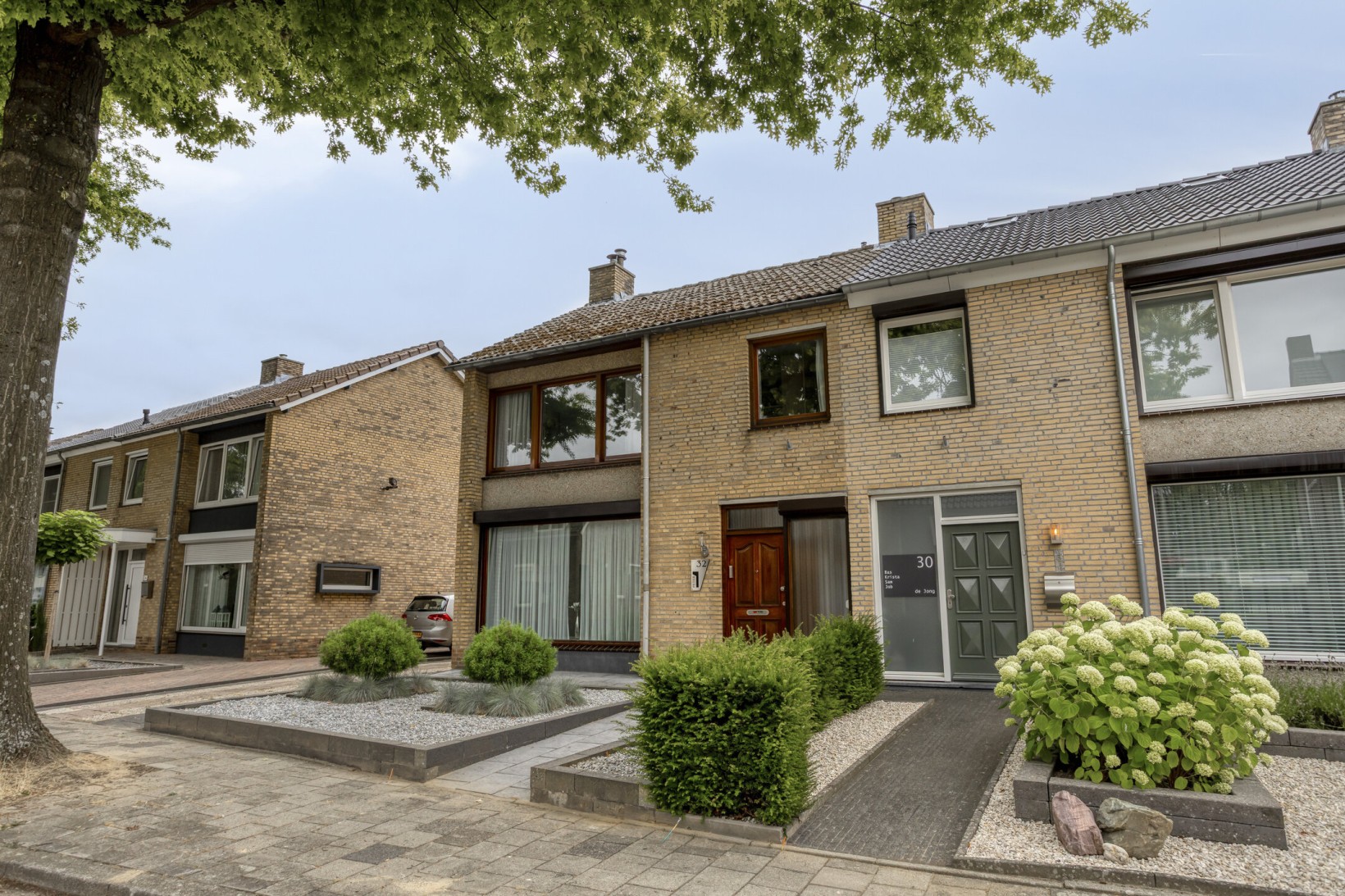 Twee-onder-één-kap te koop: Leon Biessenstraat 32, Heerlen