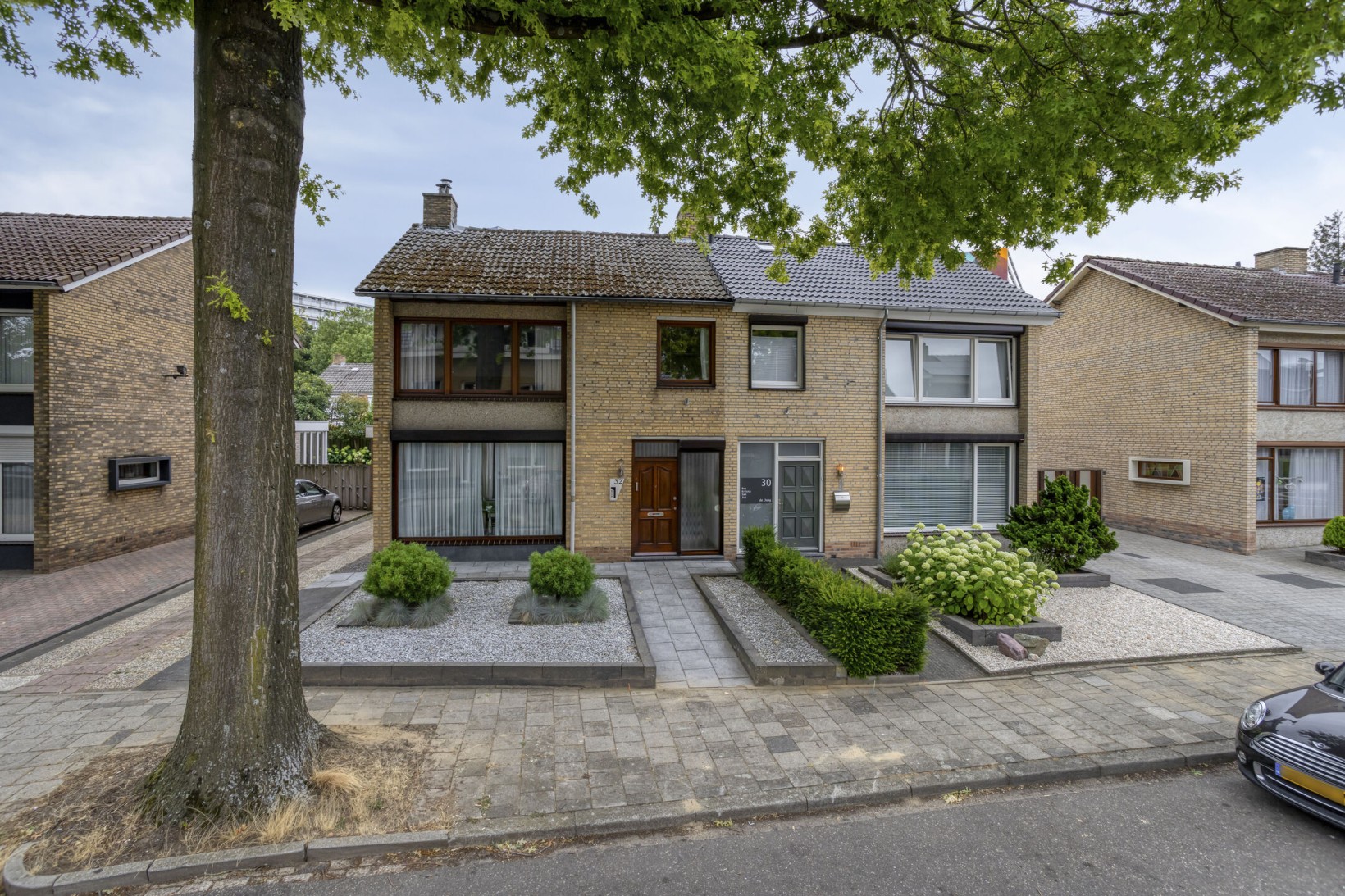 Twee-onder-één-kap te koop: Leon Biessenstraat 32, Heerlen