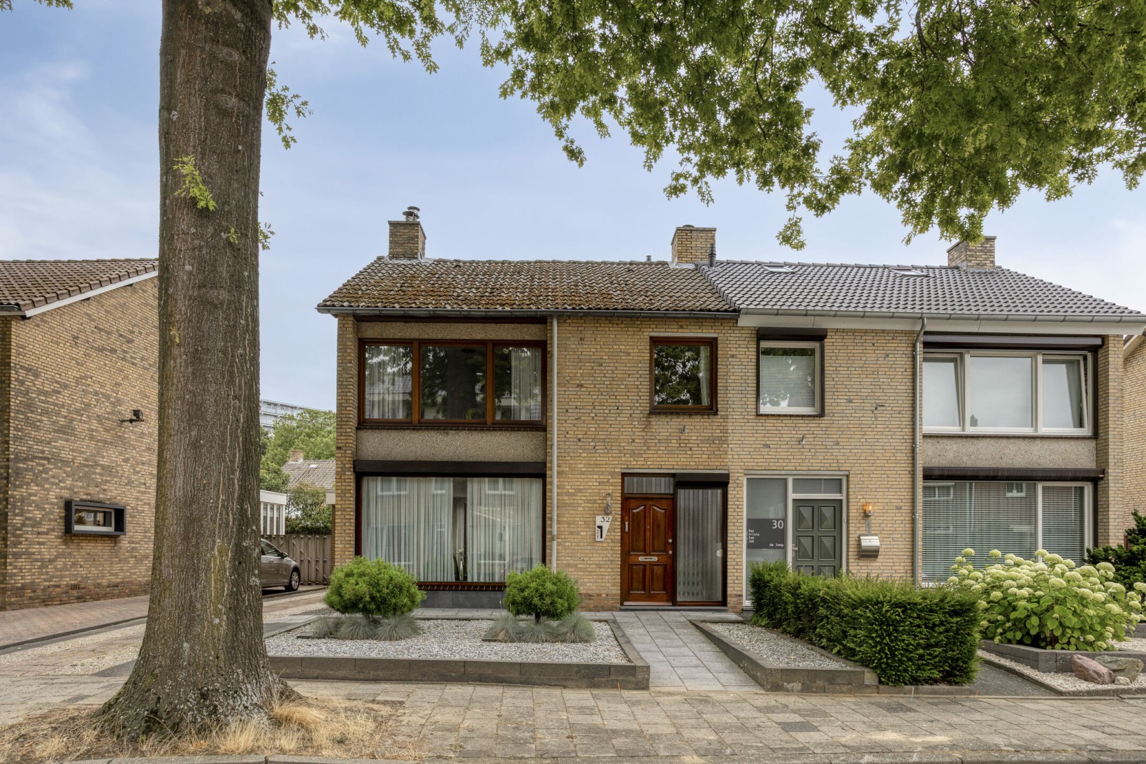 Twee-onder-één-kap te koop: Leon Biessenstraat 32, Heerlen