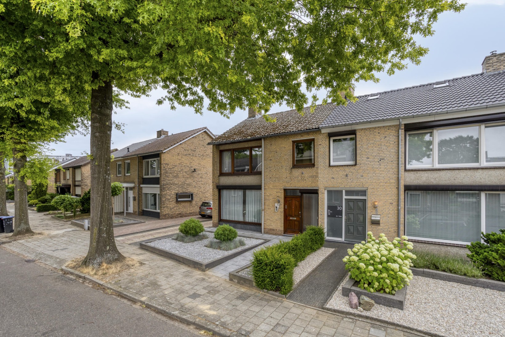 Twee-onder-één-kap te koop: Leon Biessenstraat 32, Heerlen