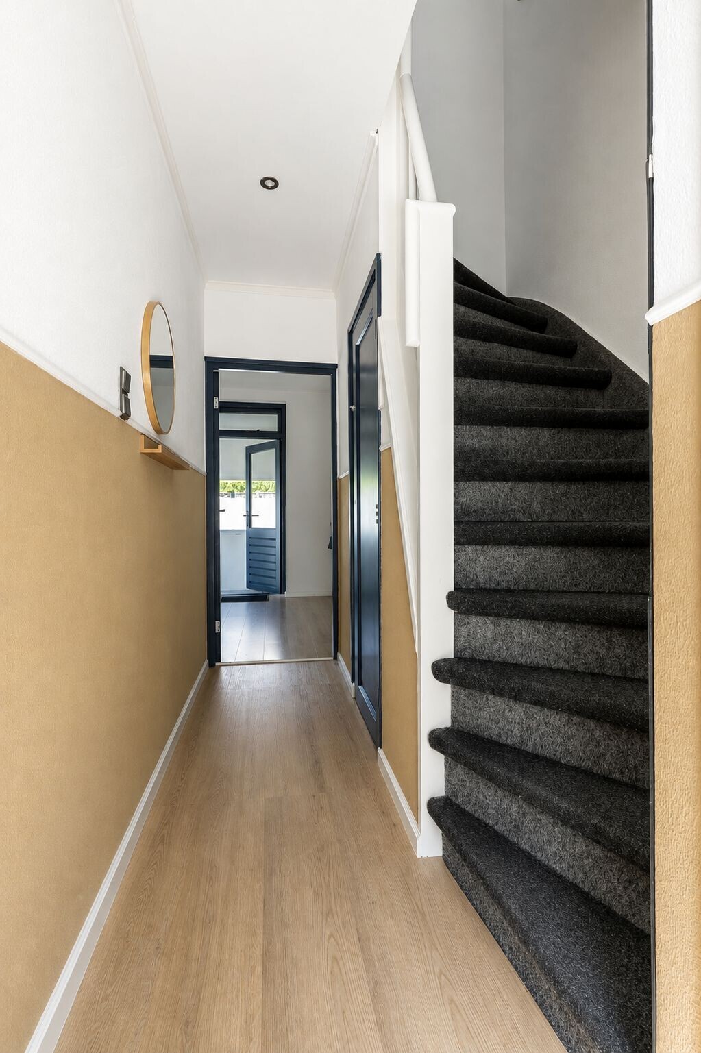 Twee-onder-één-kap te koop: Bergplein 22, Hoensbroek