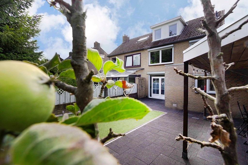 Tussenwoning te koop: Dr. Albert Schweitzerstraat 40, Hoensbroek