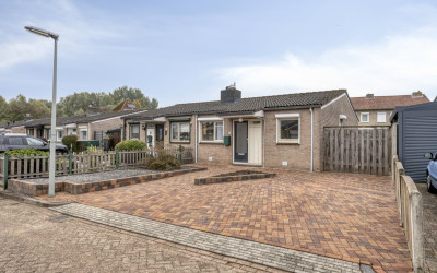 Deken Lendersstraat 13