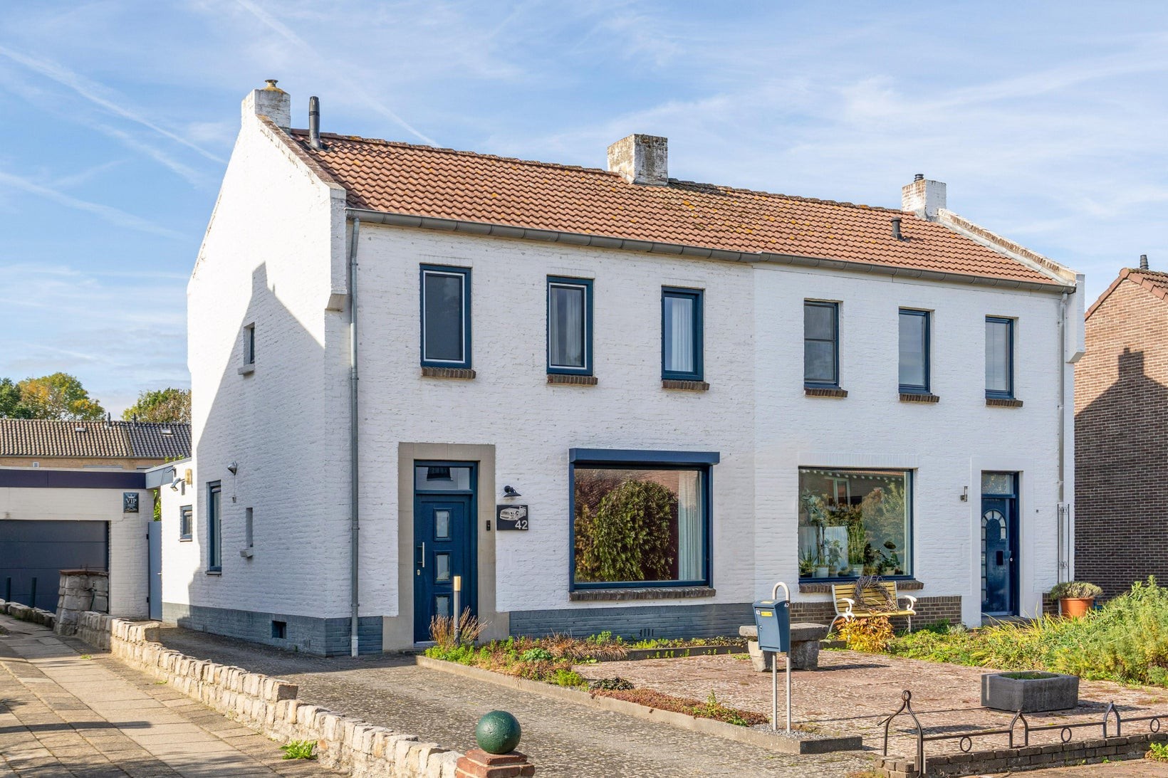 Twee-onder-één-kap te koop: Dr. Poelsstraat 42, Amstenrade