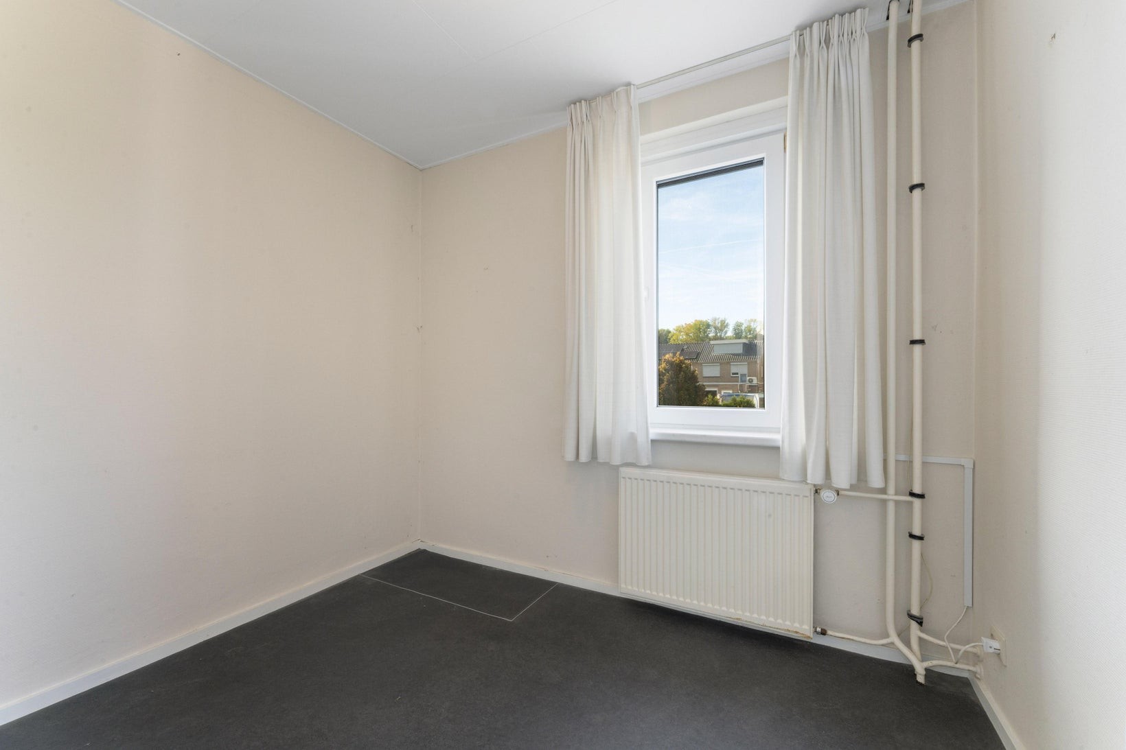 Twee-onder-één-kap te koop: Dr. Poelsstraat 42, Amstenrade