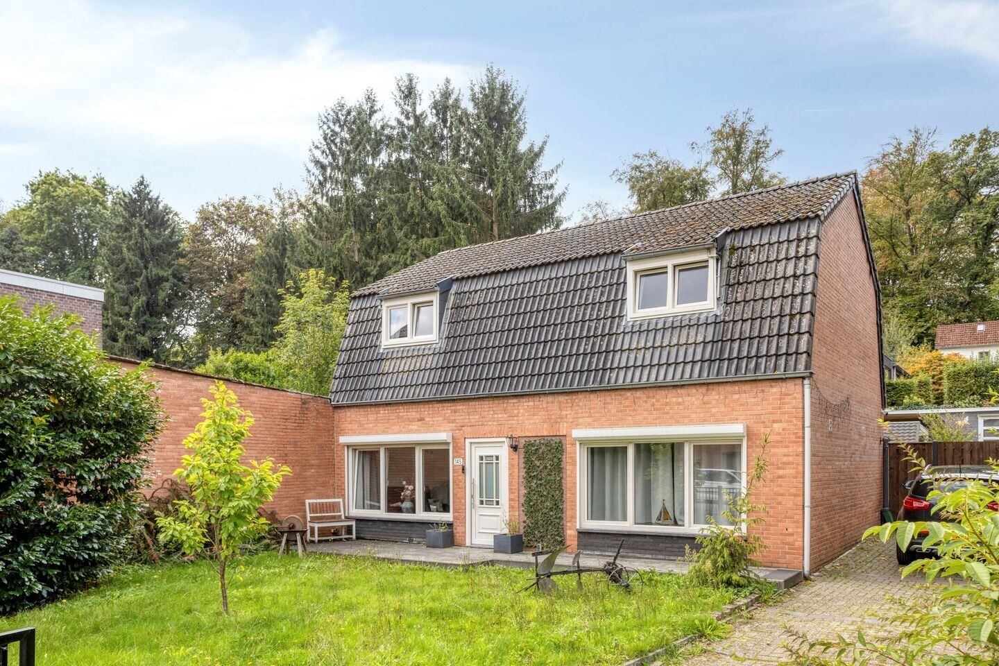 Twee-onder-één-kap te koop: Meuserstraat 145, Kerkrade