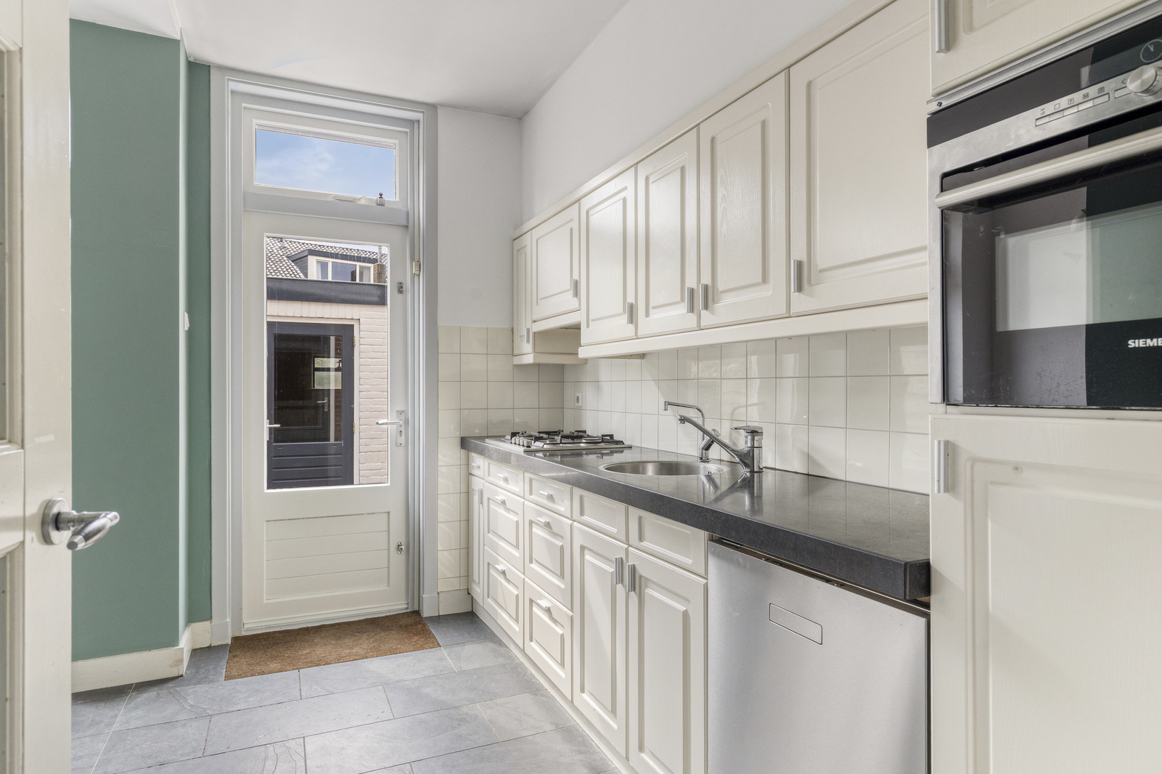 Tussenwoning te koop: Bachstraat 24, Nijmegen