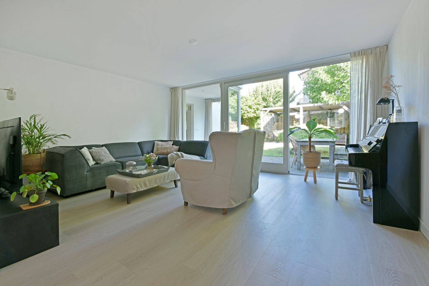 Tussenwoning te koop: Albert Schweitzerlaan 60, Nijmegen