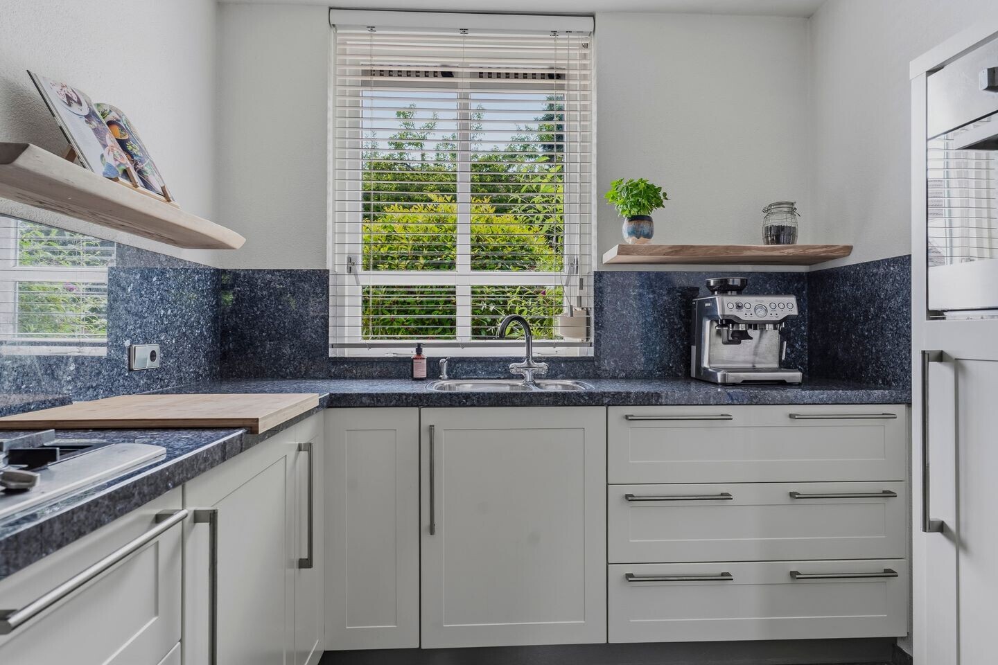 Tussenwoning te koop: Mariënweerd 34, Weurt