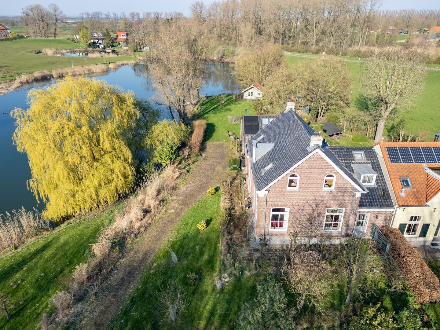 Twee-onder-één-kap te koop: Hezelstraat 17, Ooij