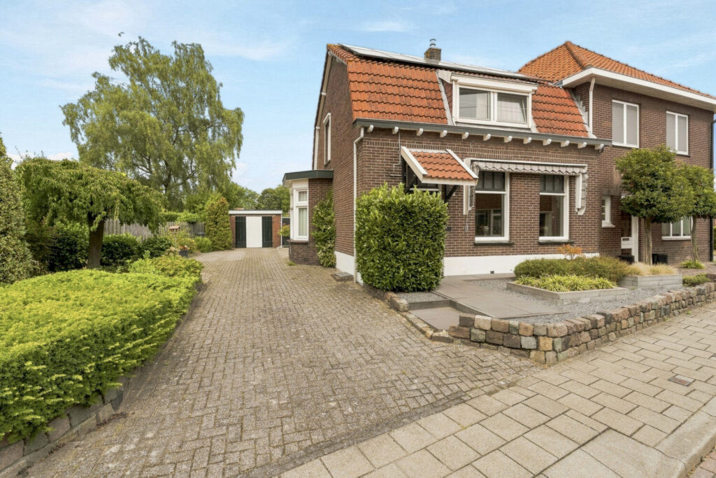 Twee-onder-één-kap te koop: Steendalerstraat 52, Gennep
