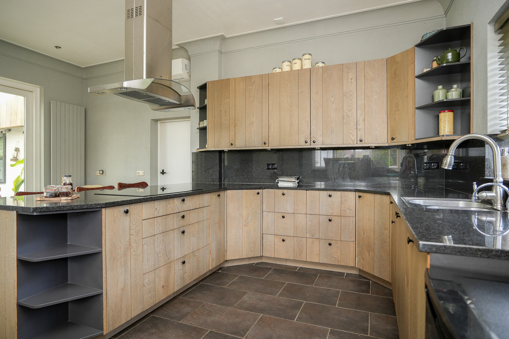 Vrijstaande woning te koop: van Heemstraweg 3, Heerewaarden