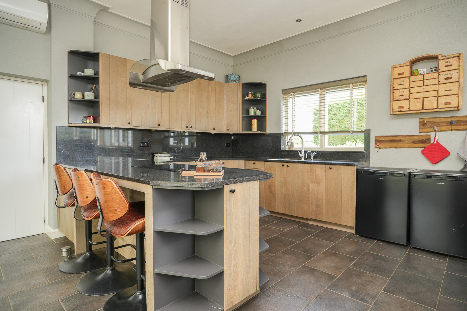 Vrijstaande woning te koop: van Heemstraweg 3, Heerewaarden