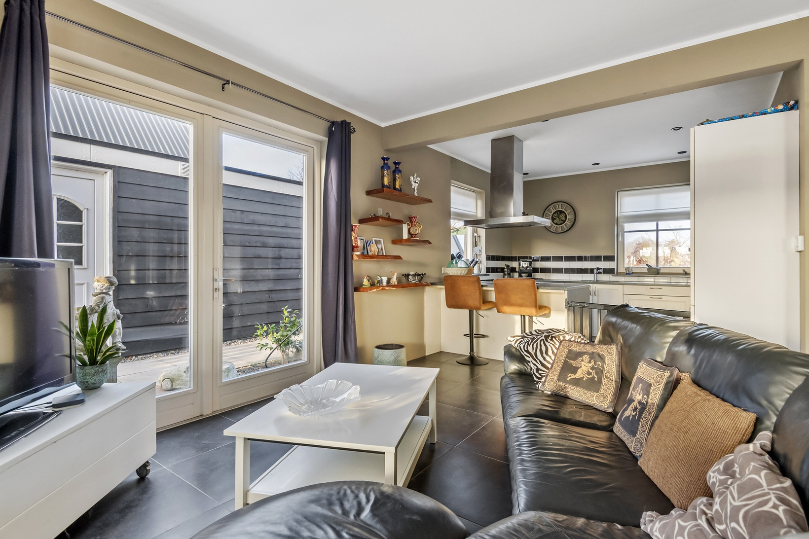 Vrijstaande woning te koop: Maasdijk 23, Heerewaarden