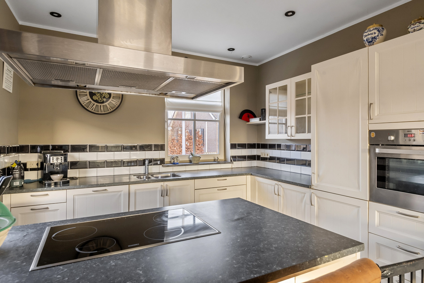 Vrijstaande woning te koop: Maasdijk 23, Heerewaarden