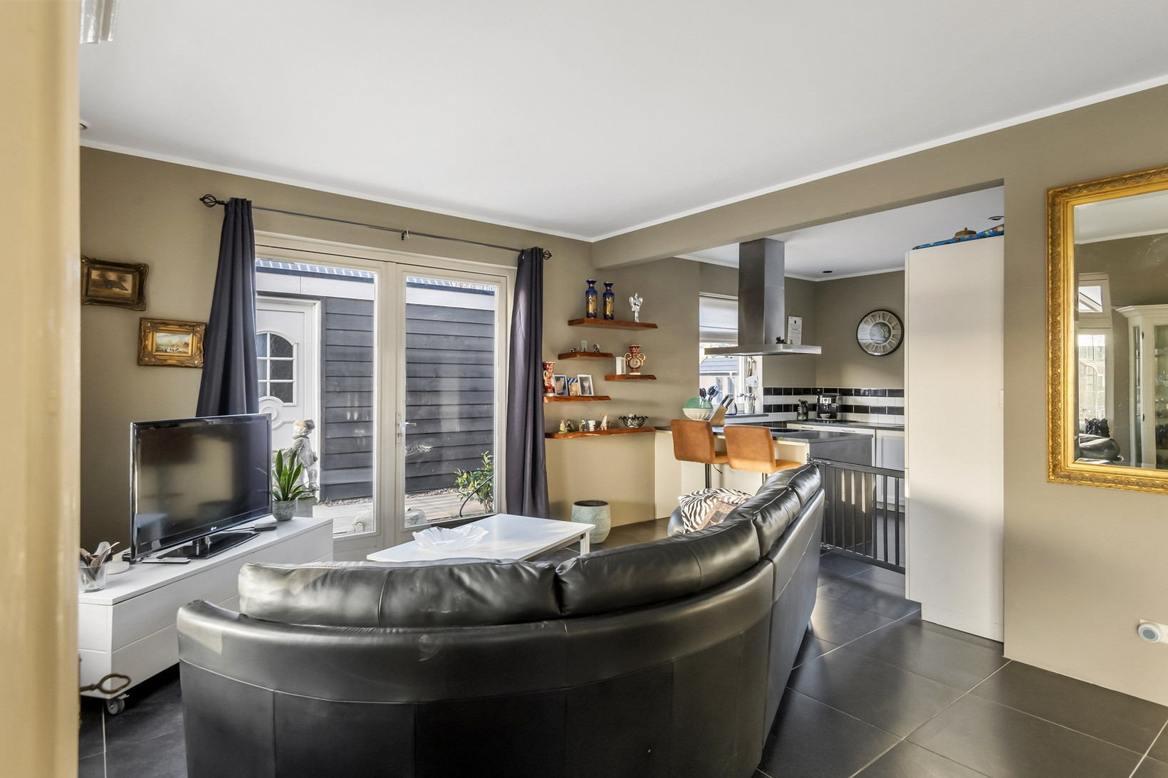 Vrijstaande woning te koop: Maasdijk 23, Heerewaarden