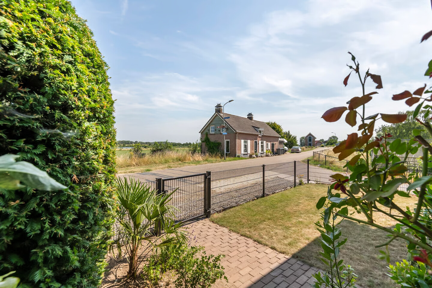 Twee-onder-één-kap te koop: Kerkdijk 12, Alphen