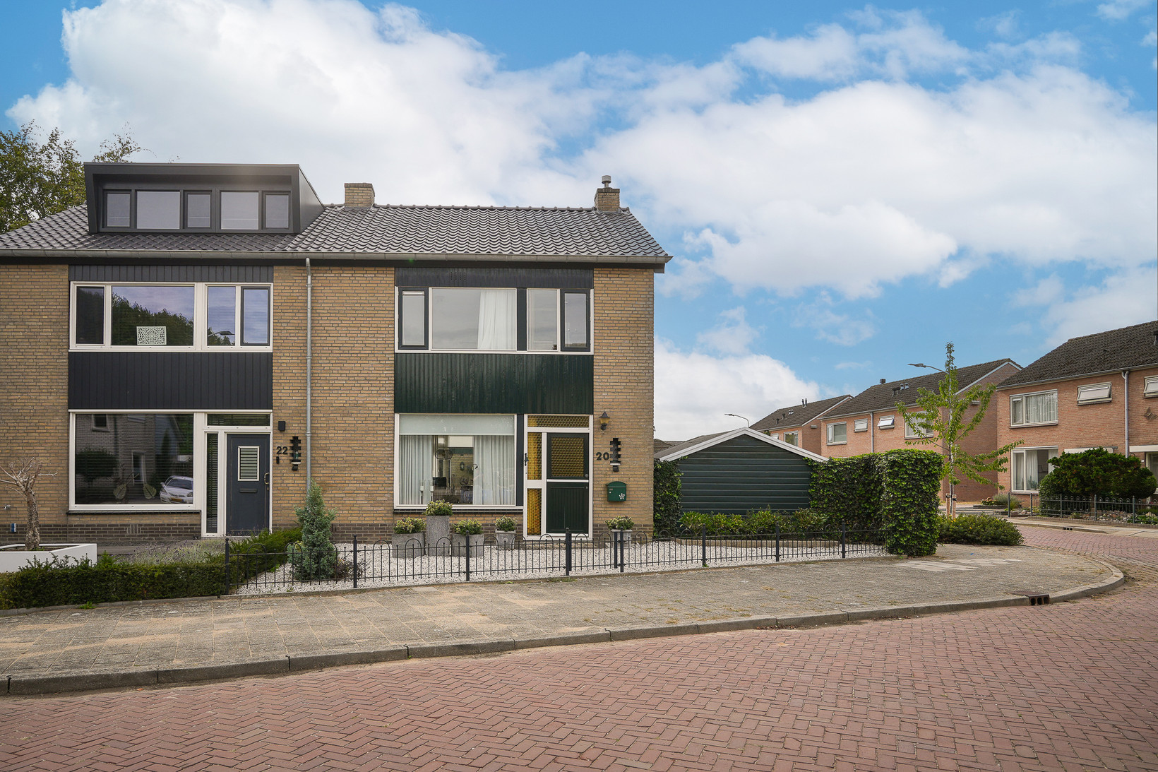 Twee-onder-één-kap te koop: Burgemeester van Elkstraat 20, Horssen