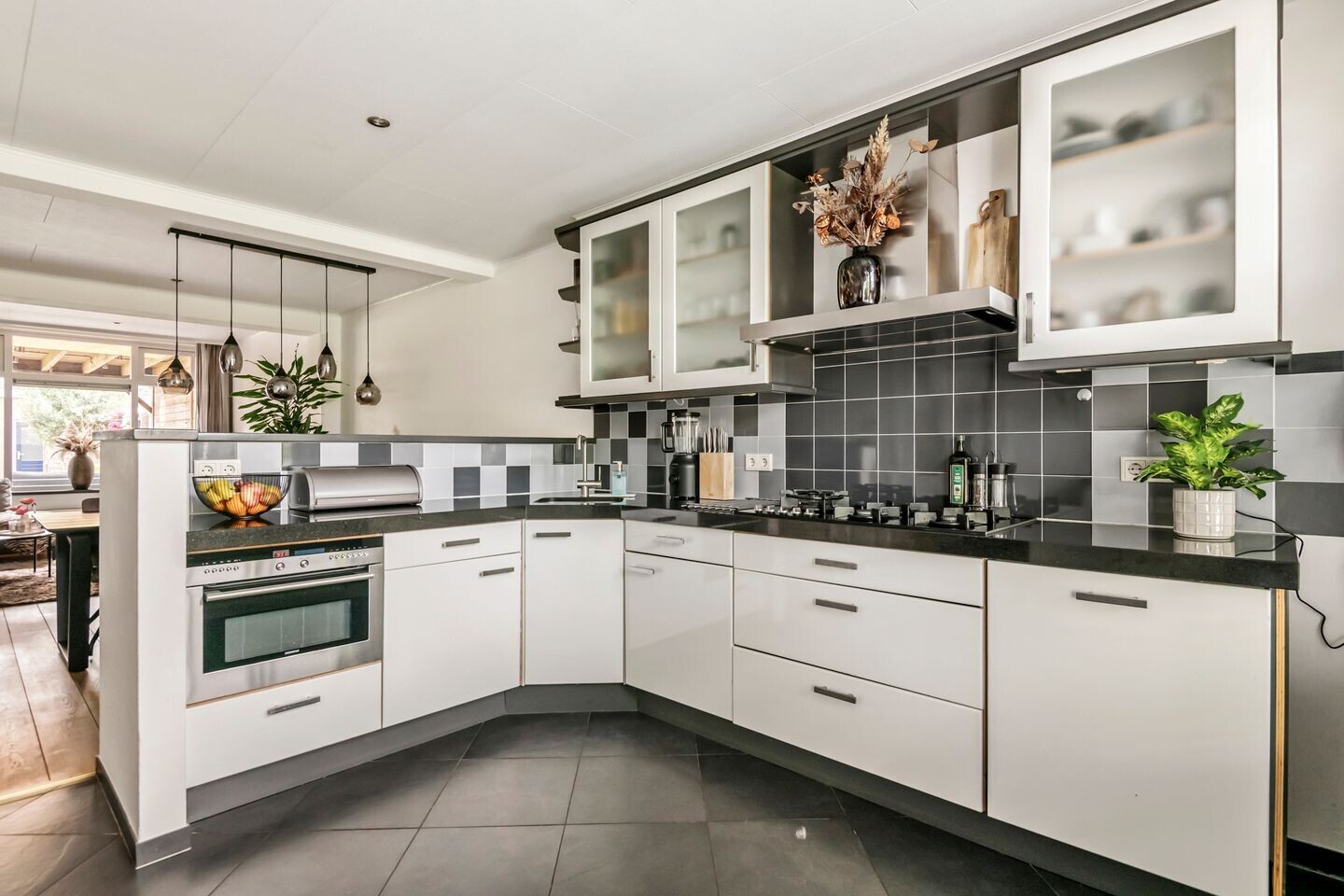 Tussenwoning te koop: Pater van Boxtelweg 9, Ewijk