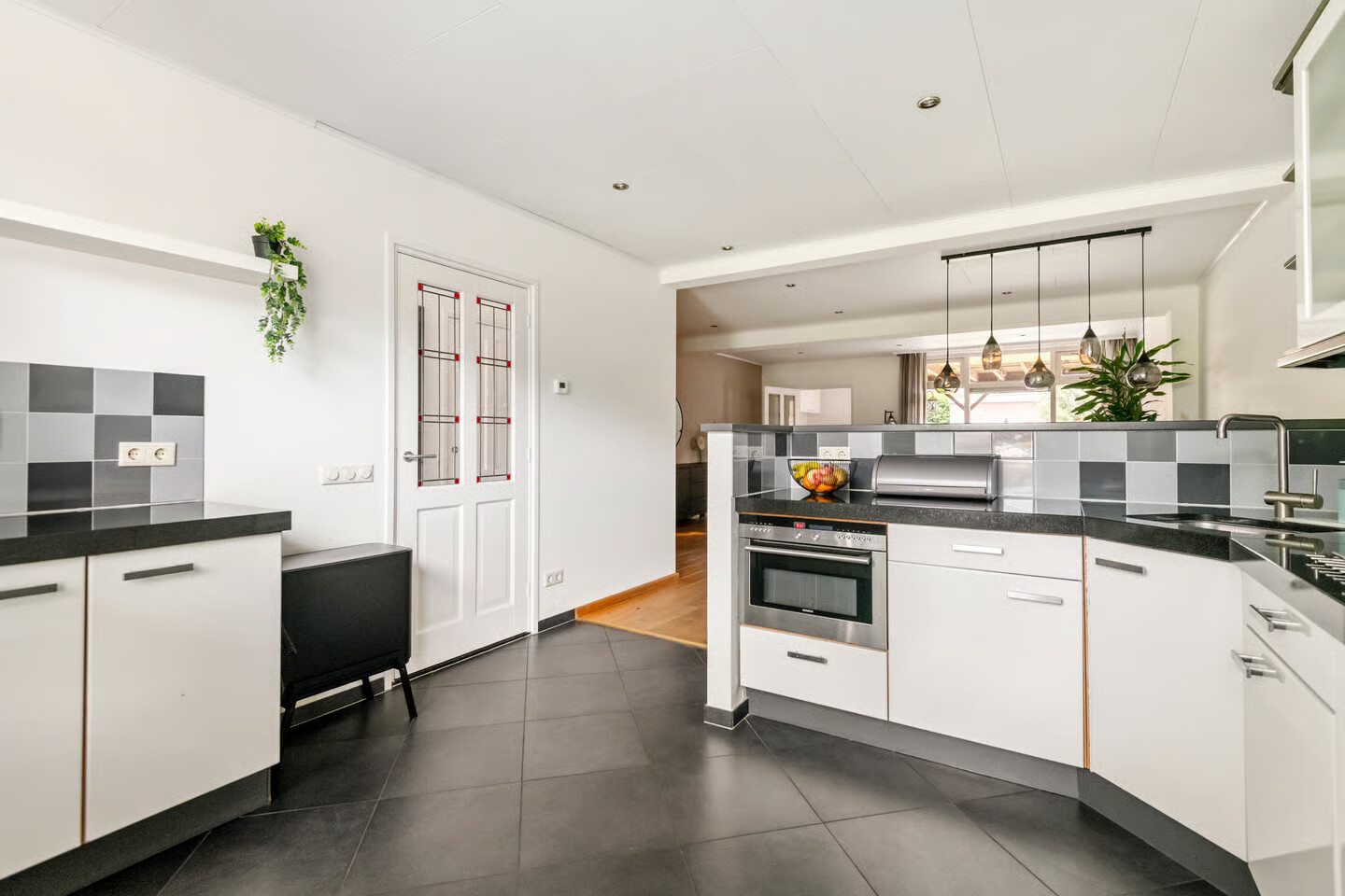 Tussenwoning te koop: Pater van Boxtelweg 9, Ewijk