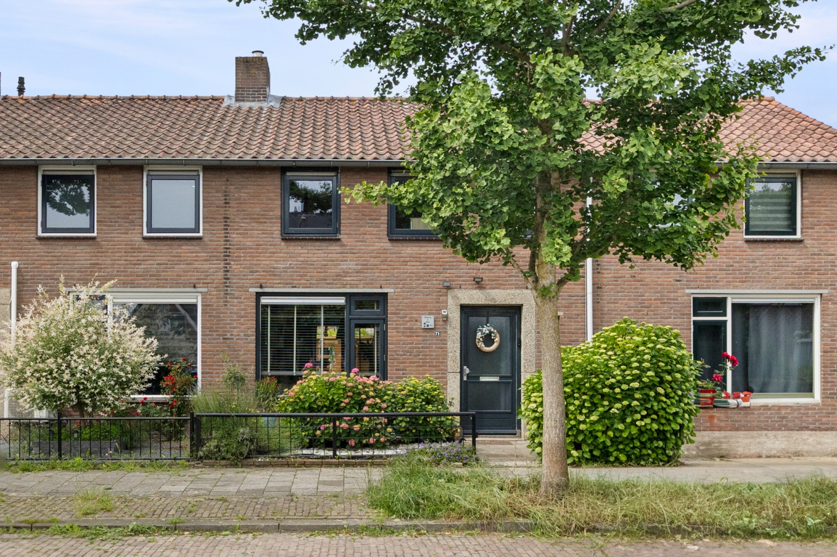 Tussenwoning te koop: Vriezeweg 71, Deest