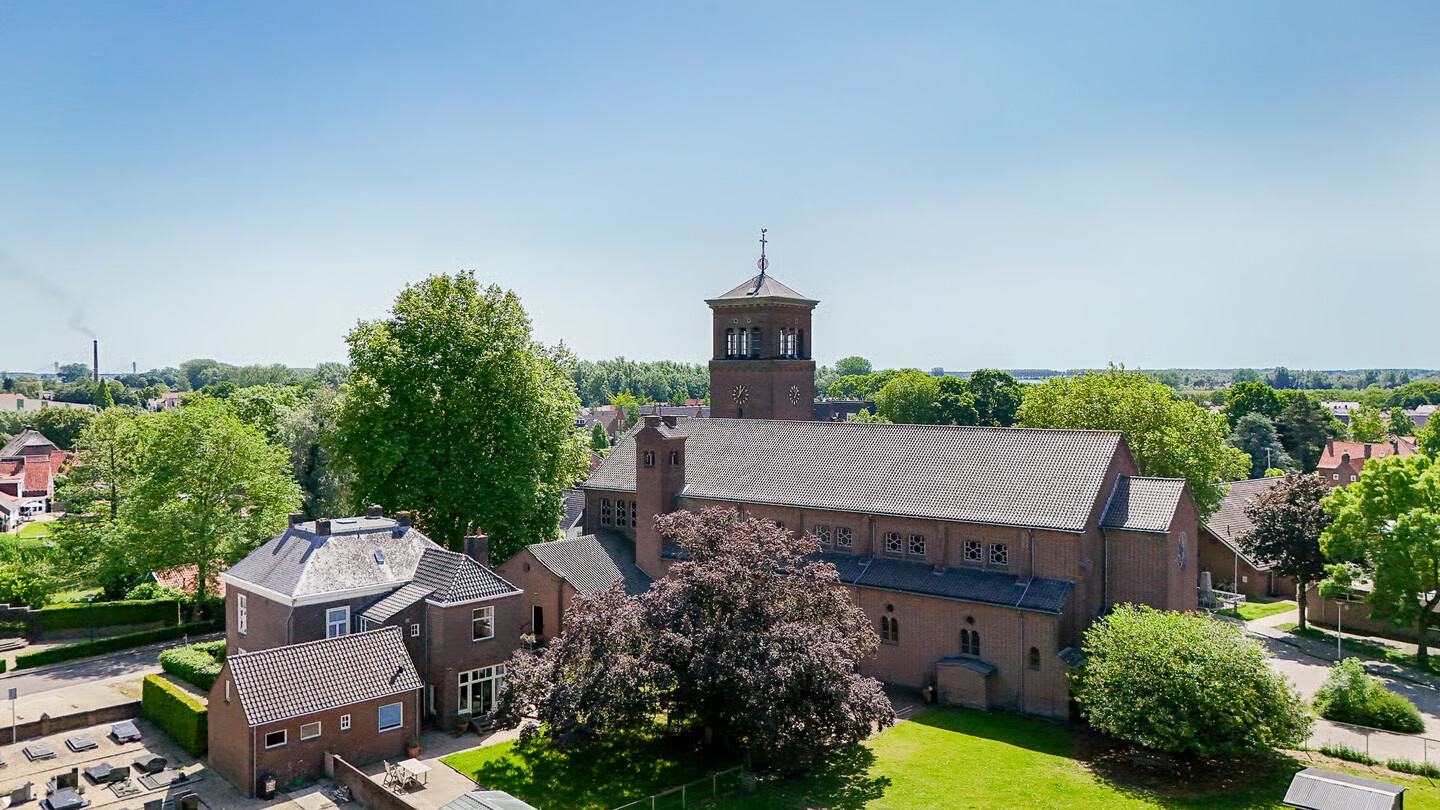 Vrijstaande woning te koop: Grotestraat 13, Deest