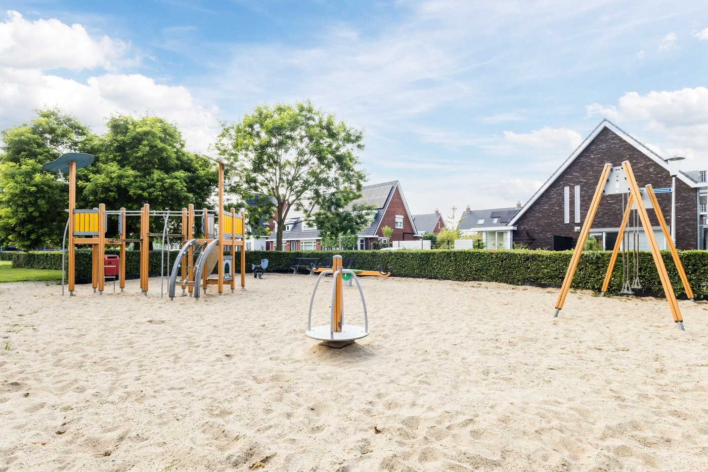 Tussenwoning te koop: Sterrenzand 8, Deest