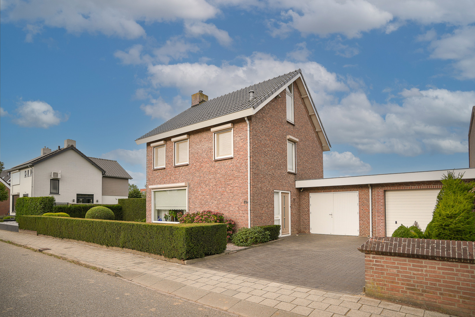 Twee-onder-één-kap te koop: Molenstraat 11A, Boven-Leeuwen