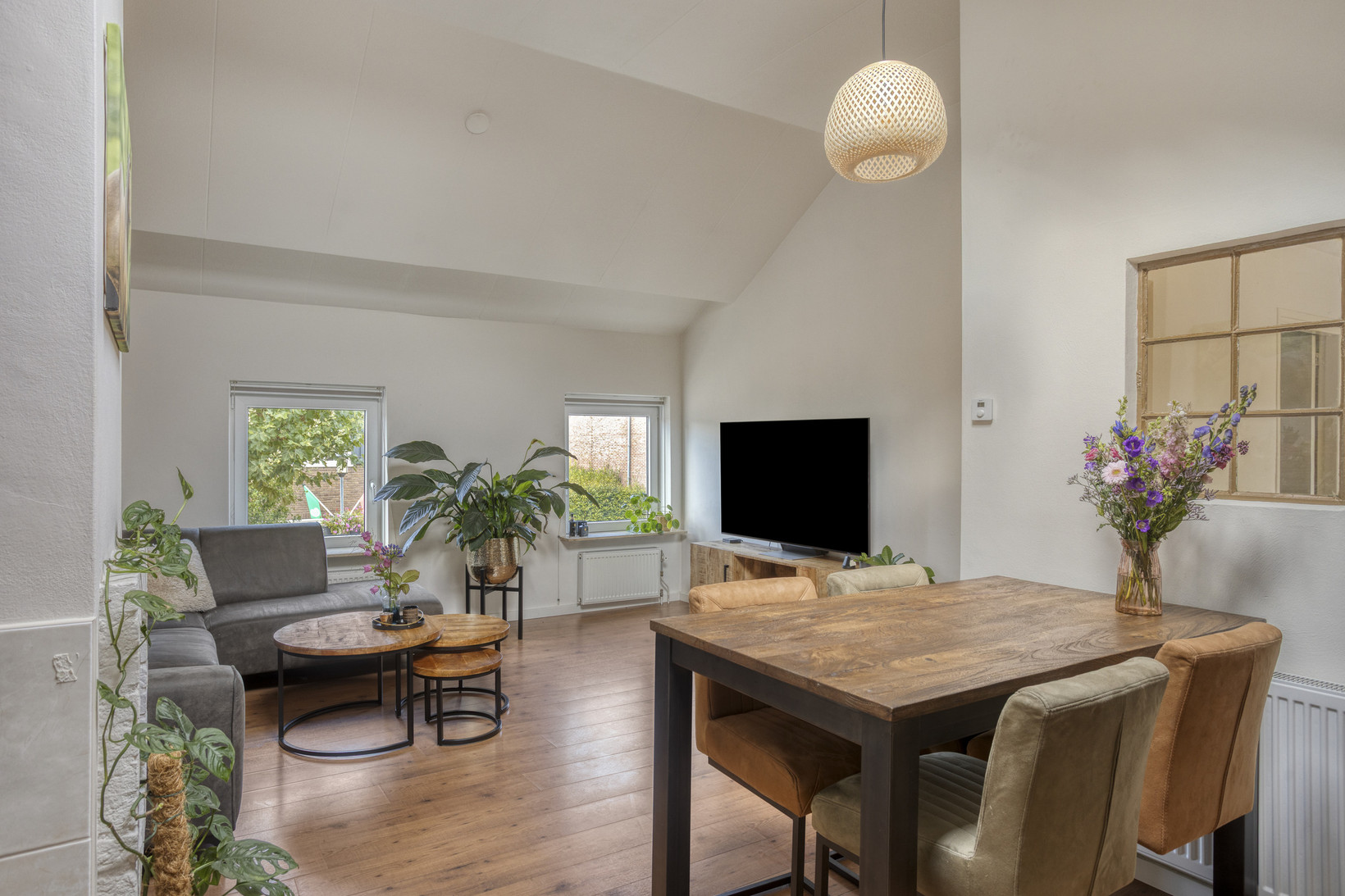 Appartement te koop: Zandstraat 95A, Beneden-Leeuwen