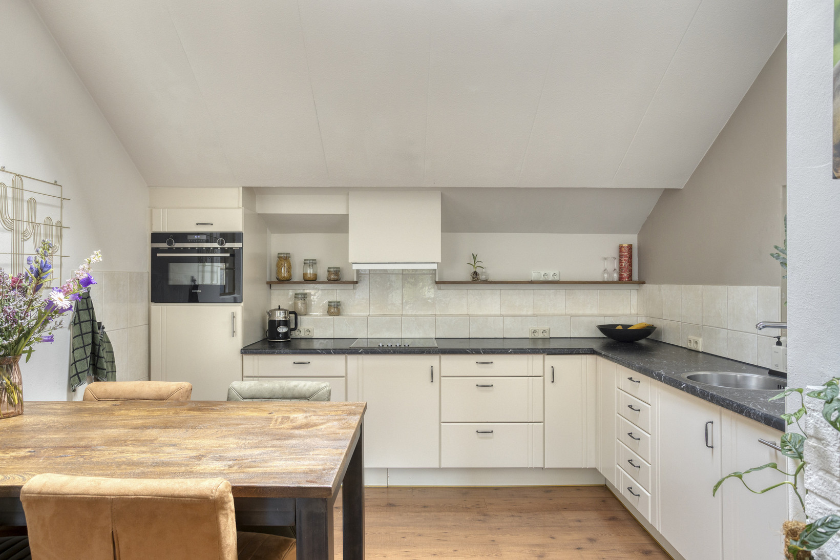 Appartement te koop: Zandstraat 95A, Beneden-Leeuwen