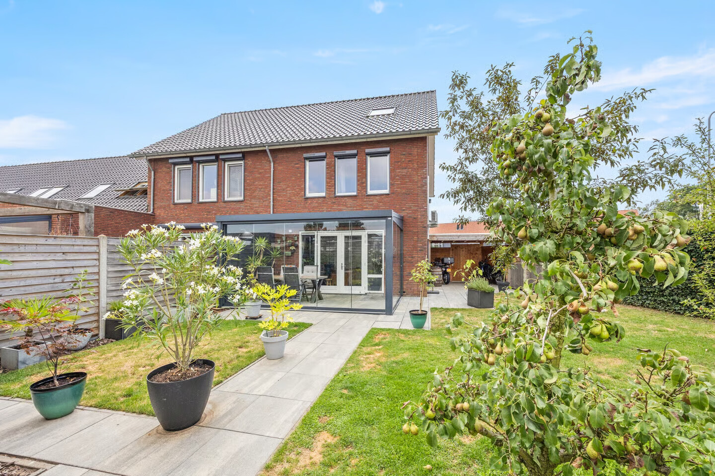 Hoekwoning te koop: Korenveld 1, Beneden-Leeuwen