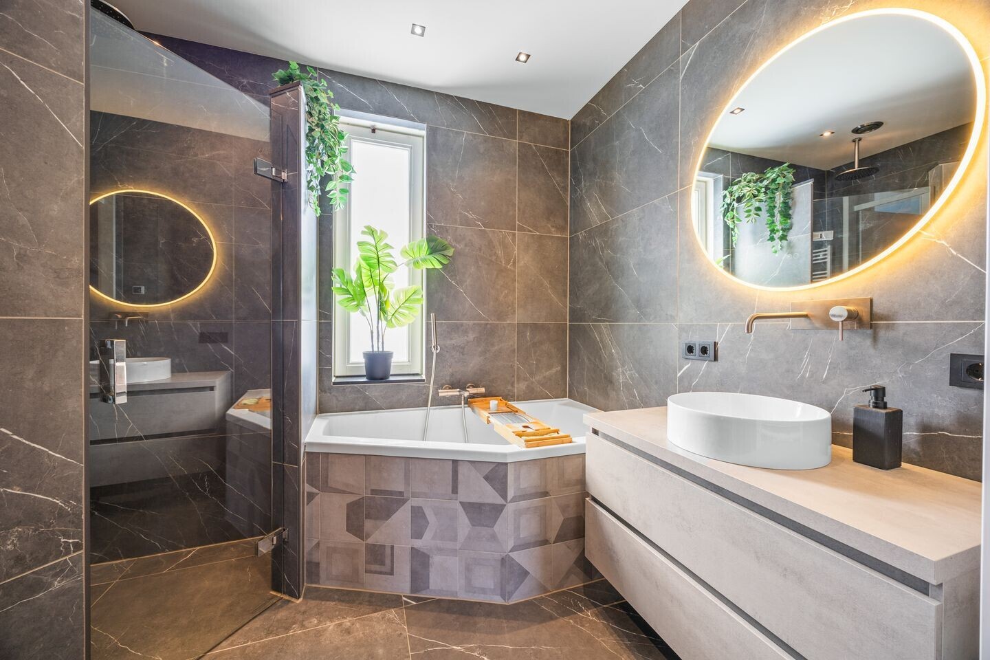 Hoekwoning te koop: Korenveld 1, Beneden-Leeuwen
