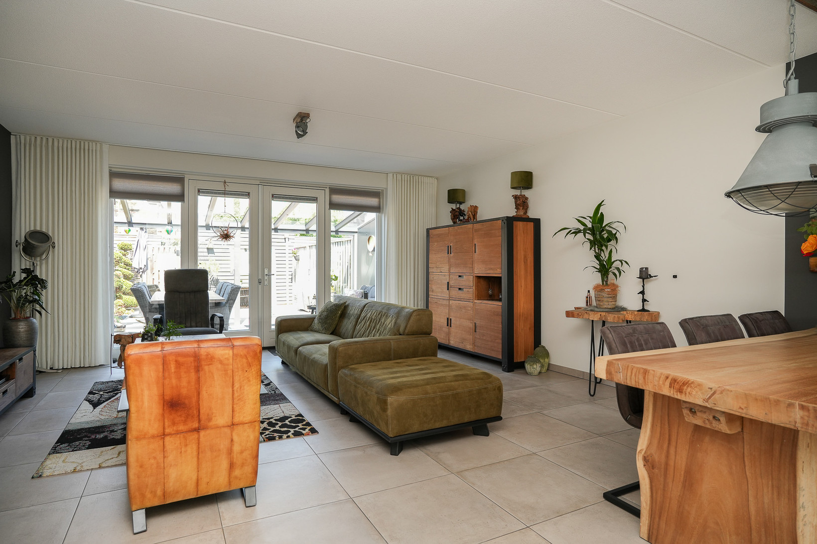 Tussenwoning te koop: Koolzaadveld 51, Beneden-Leeuwen