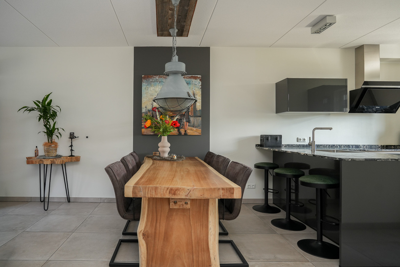 Tussenwoning te koop: Koolzaadveld 51, Beneden-Leeuwen