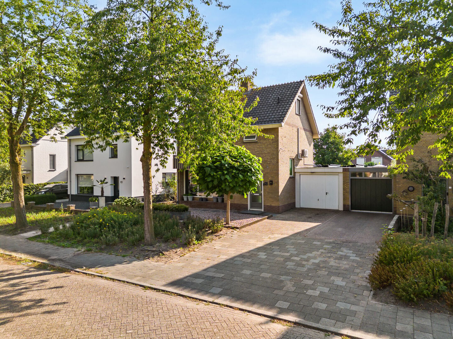 Twee-onder-één-kap te koop: Jan Walravenstraat 6, Beneden-Leeuwen