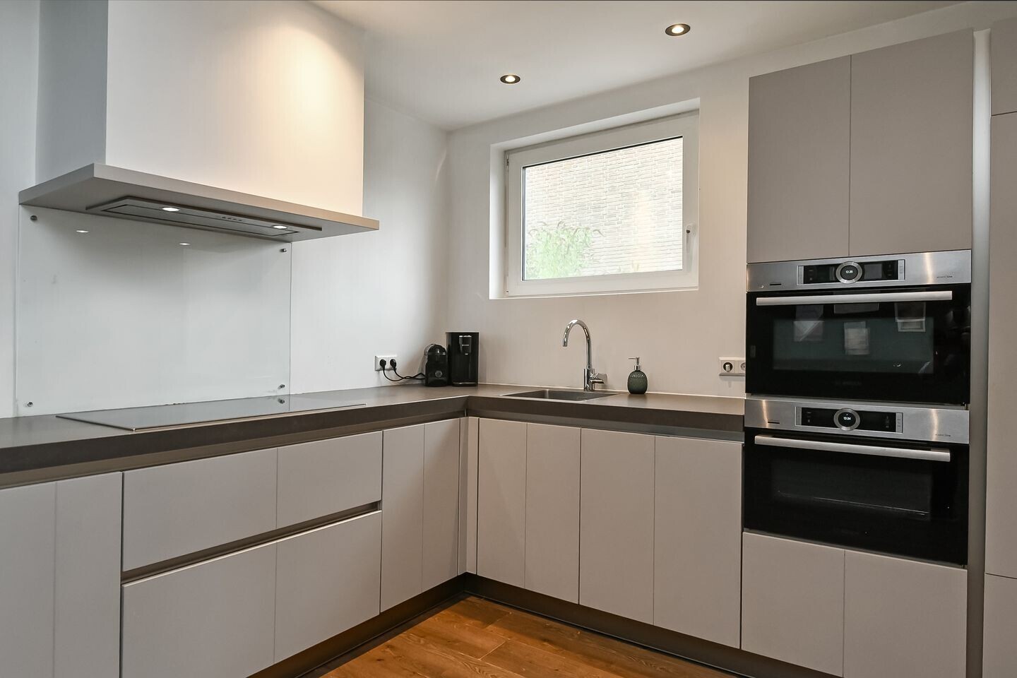 Twee-onder-één-kap te koop: Van Hallstraat 20, Elst