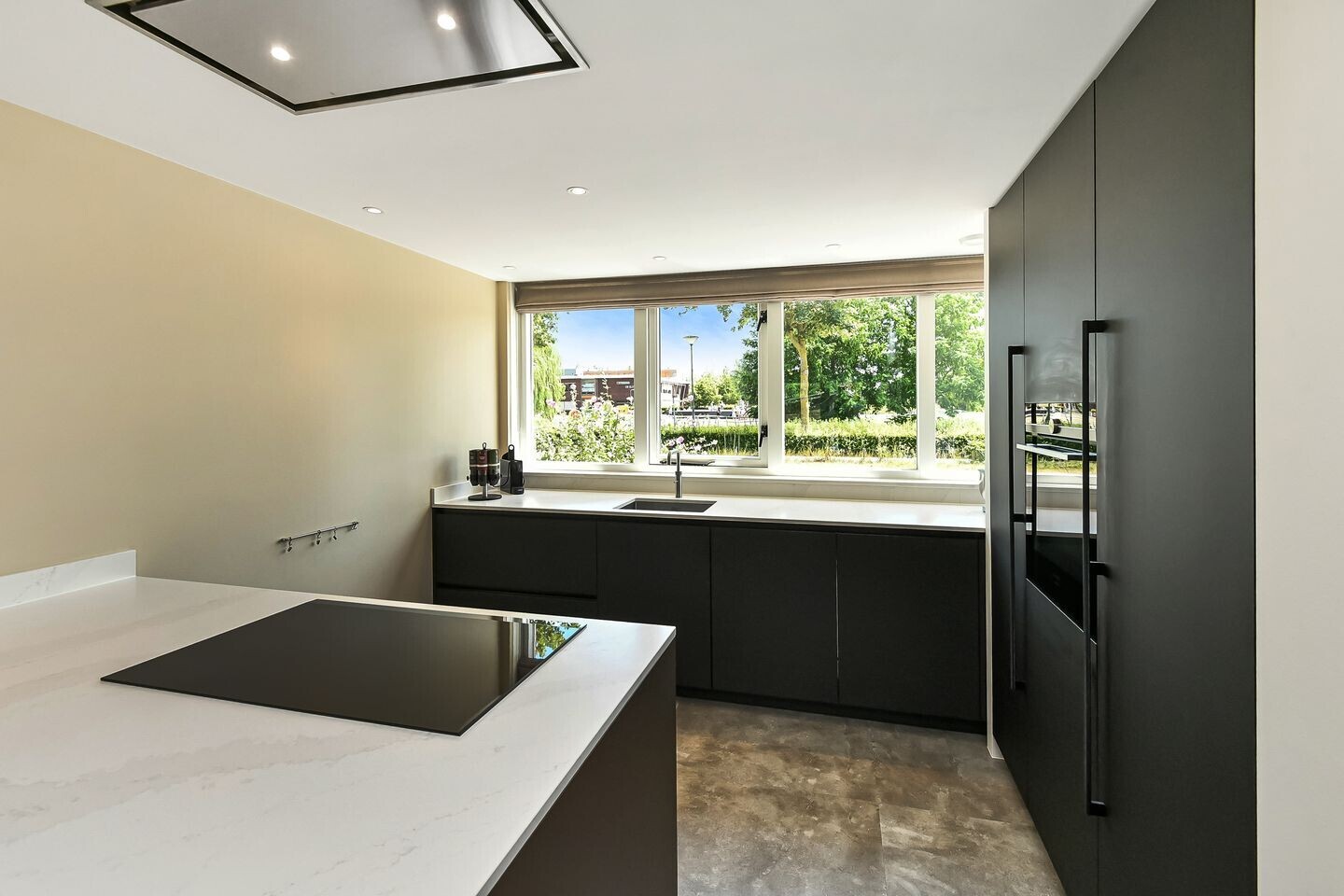 Tussenwoning te koop: Regenboog 145, Elst